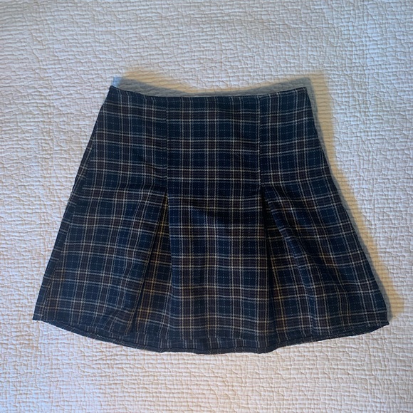 Brandy Melville Pleated Plaid Mini Skirt - Picture 1 of 4
